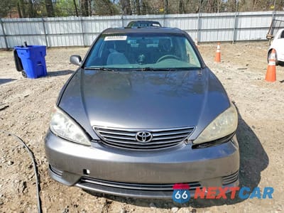 Piąte zdjęcie samochodu w środku: 2005 TOYOTA CAMRY LE VIN:JTDBE32K253034215 - miniatura