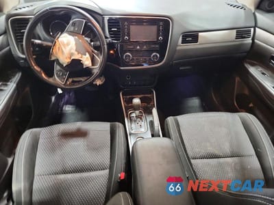 Zdjęcie 8 z 13 samochodu: 2017 MITSUBISHI OUTLANDER ES VIN:JA4AZ2A32HZ069725 - miniatura