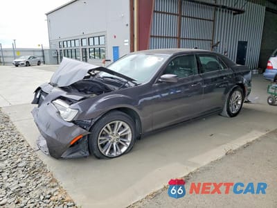 2019 CHRYSLER 300 TOURING 2C3CCAAG2KH568954 - główne zdjęcie licytacji z USA - miniatura