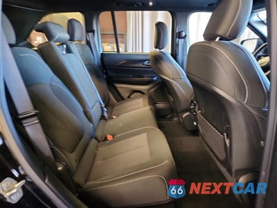 Zdjęcie 11 z 13 samochodu: 2024 JEEP GRAND CHEROKEE LAREDO VIN:1C4RJHAG0RC263017 - miniatura