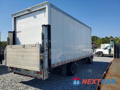 Trzecie zdjęcie samochodu z tyłu: 2021 ISUZU NPR HD DELIVERY TRUCK VIN:54DC4W1D6MS206662 - miniatura