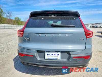 Zdjęcie 6 z 12 samochodu: 2022 VOLVO XC40 T5 R-DESIGN VIN:YV4162UM5N2693524 - miniatura