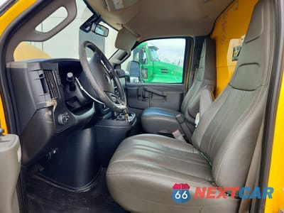 Zdjęcie 7 z 13 samochodu: 2023 GMC SAVANA BOX TRUCK VIN:7GZ37TC71PN003363 - miniatura