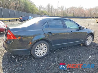 Trzecie zdjęcie samochodu z tyłu: 2010 FORD FUSION HYBRID VIN:3FADP0L32AR351552 - miniatura