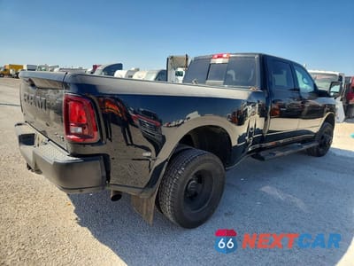 Trzecie zdjęcie samochodu z tyłu: 2025 RAM 3500 TRADESMAN VIN:3C63RRGL0SG503413 - miniatura