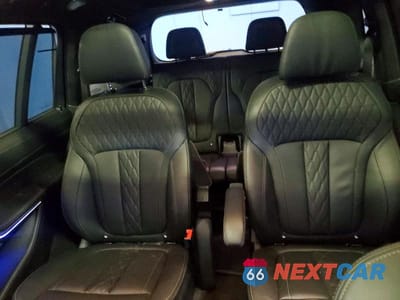Zdjęcie 10 z 13 samochodu: 2024 BMW X7 M60I VIN:5UX33EM09R9T70057 - miniatura