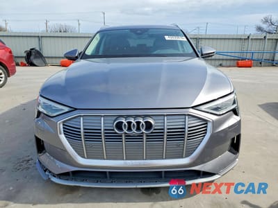 Piąte zdjęcie samochodu w środku: 2022 AUDI E-TRON PREMIUM PLUS VIN:WA1LAAGE7NB013299 - miniatura