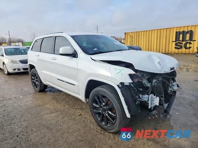 Czwarte zdjęcie samochodu z boku: 2022 JEEP GRAND CHEROKEE LAREDO E VIN:1C4RJFAG6NC114674 - miniatura