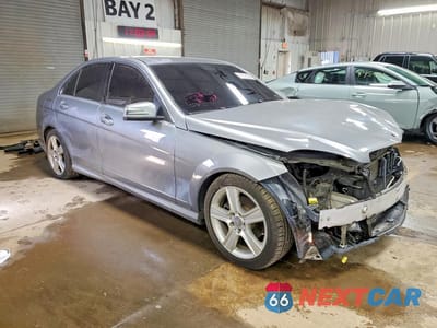 Czwarte zdjęcie samochodu z boku: 2011 MERCEDES-BENZ C 300 4MATIC VIN:WDDGF8BB4BR149025 - miniatura