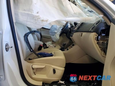 Zdjęcie 7 z 12 samochodu: 2016 VOLKSWAGEN TIGUAN S VIN:WVGAV7AX0GW596451 - miniatura