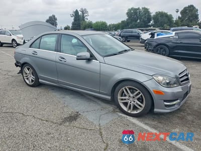Czwarte zdjęcie samochodu z boku: 2014 MERCEDES-BENZ C 250 VIN:WDDGF4HB2ER306555 - miniatura