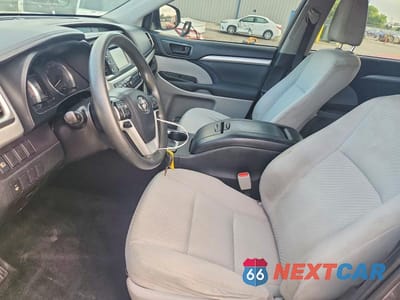 Zdjęcie 7 z 12 samochodu: 2019 TOYOTA HIGHLANDER LE VIN:5TDZZRFH8KS292429 - miniatura