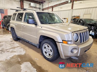 Czwarte zdjęcie samochodu z boku: 2010 JEEP PATRIOT SPORT VIN:1J4NT2GBXAD513437 - miniatura