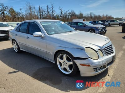 Czwarte zdjęcie samochodu z boku: 2007 MERCEDES-BENZ E-CLASS VIN:WDBUF87X47B121225 - miniatura