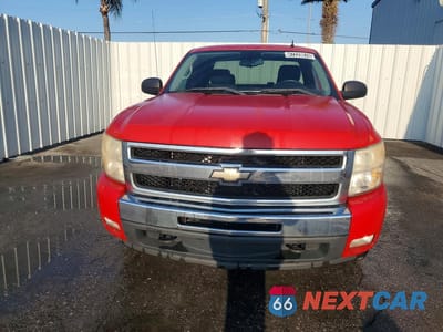 Piąte zdjęcie samochodu w środku: 2011 CHEVROLET SILVERADO K1500 LT VIN:1GCRKSE37BZ142716 - miniatura