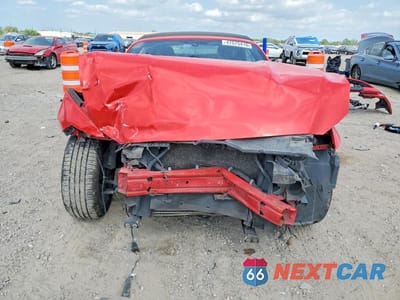 Piąte zdjęcie samochodu w środku: 2016 FORD MUSTANG VIN:1FATP8UH6G5307974 - miniatura