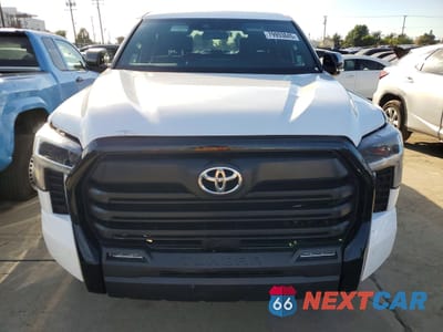 Piąte zdjęcie samochodu w środku: 2025 TOYOTA TUNDRA SR5 VIN:5TFLA5DB3SX266531 - miniatura