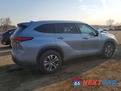 Trzecie zdjęcie samochodu z tyłu: 2023 TOYOTA HIGHLANDER XLE VIN:5TDKDRBH9PS503098 - miniatura