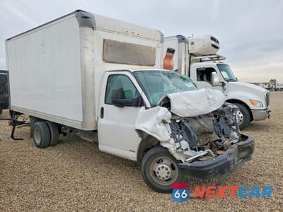 Czwarte zdjęcie samochodu z boku: 2018 CHEVROLET EXPRESS BOX TRUCK VIN:1GB3GSCGXJ1341239 - miniatura