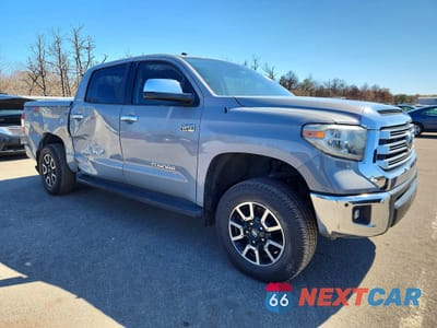 Czwarte zdjęcie samochodu z boku: 2018 TOYOTA TUNDRA LIMITED VIN:5TFHY5F11JX742280 - miniatura