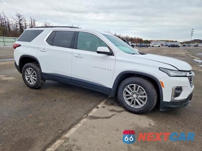 Czwarte zdjęcie samochodu z boku: 2022 CHEVROLET TRAVERSE LT VIN:1GNERGKW4NJ151812 - miniatura