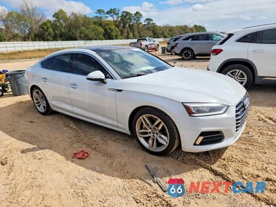Czwarte zdjęcie samochodu z boku: 2019 AUDI A5 PREMIUM VIN:WAUANCF52KA024627 - miniatura