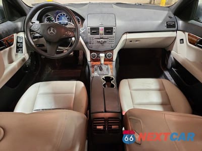 Zdjęcie 8 z 11 samochodu: 2010 MERCEDES-BENZ C 300 4MATIC VIN:WDDGF8BB0AF449662 - miniatura