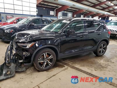 2023 VOLVO XC40 CORE YV4L12UK8P2966304 - główne zdjęcie licytacji z USA - miniatura