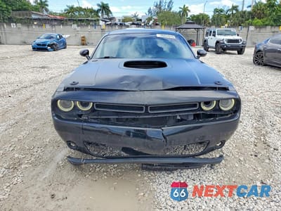 Piąte zdjęcie samochodu w środku: 2015 DODGE CHALLENGER SXT VIN:2C3CDZAT7FH816792 - miniatura