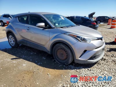 Czwarte zdjęcie samochodu z boku: 2019 TOYOTA C-HR XLE VIN:JTNKHMBXXK1034748 - miniatura