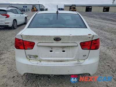 Zdjęcie 6 z 12 samochodu: 2013 KIA FORTE EX VIN:KNAFU4A25D5728974 - miniatura