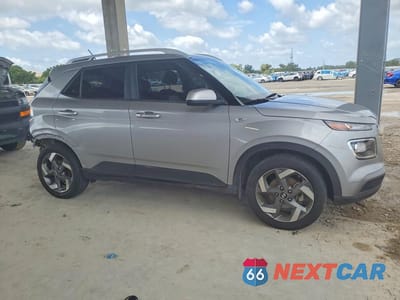 Czwarte zdjęcie samochodu z boku: 2025 HYUNDAI VENUE SEL VIN:KMHRC8A34SU368131 - miniatura