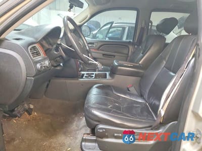 Zdjęcie 7 z 13 samochodu: 2010 CHEVROLET SUBURBAN K1500 LT VIN:1GNUKJE34AR187977 - miniatura