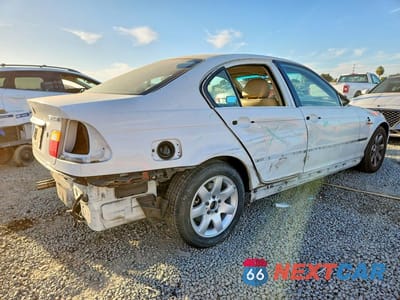 Trzecie zdjęcie samochodu z tyłu: 2003 BMW 325 I VIN:WBAET37403NJ39184 - miniatura