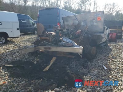 Trzecie zdjęcie samochodu z tyłu: 2021 CHEVROLET SILVERADO K3500 VIN:1GB3YSEY3MF225312 - miniatura