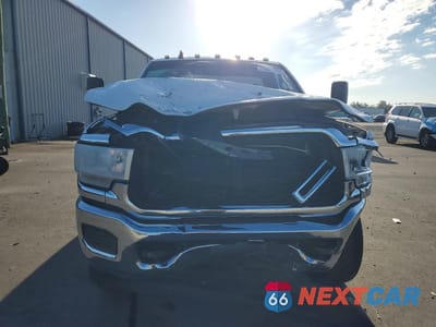 Piąte zdjęcie samochodu w środku: 2021 RAM 3500 TRADESMAN VIN:3C63RRAL4MG537141 - miniatura