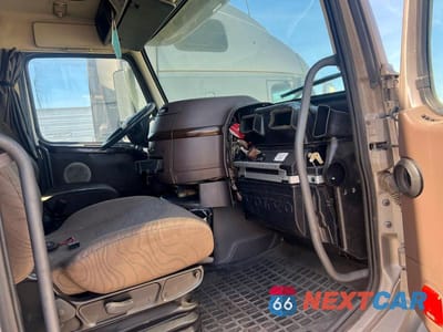 Zdjęcie 9 z 10 samochodu: 2016 VOLVO VN VNL VIN:4V4NC9EH4GN935202 - miniatura