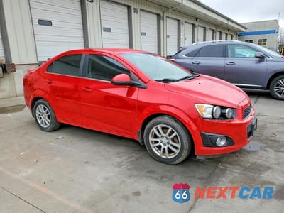 Czwarte zdjęcie samochodu z boku: 2015 CHEV SONIC VIN:1G1JC5SH8F4119470 - miniatura
