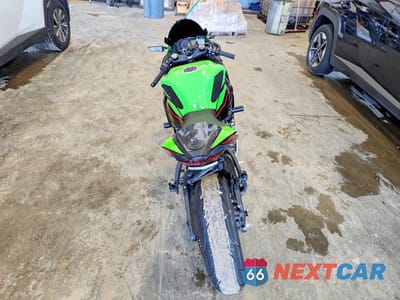 Czwarte zdjęcie samochodu z boku: 2021 KAWASAKI ZX636 K VIN:JKBZXJG19MA016050 - miniatura