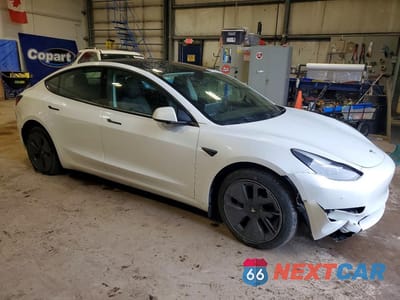 Czwarte zdjęcie samochodu z boku: 2022 TESLA MODEL 3 VIN:5YJ3E1EB9NF240848 - miniatura