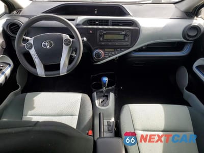 Zdjęcie 8 z 12 samochodu: 2012 TOYOTA PRIUS C TWO VIN:JTDKDTB34C1526975 - miniatura