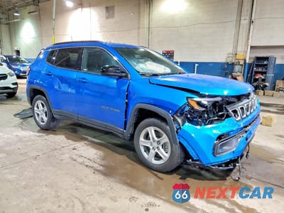 Czwarte zdjęcie samochodu z boku: 2023 JEEP COMPASS LATITUDE VIN:3C4NJDBN3PT520113 - miniatura