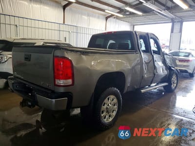 Trzecie zdjęcie samochodu z tyłu: 2012 GMC SIERRA K2500 SLT VIN:1GT221CG3CZ336338 - miniatura