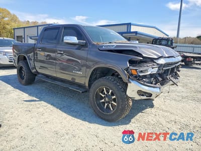 Czwarte zdjęcie samochodu z boku: 2020 RAM 1500 LARAMIE VIN:1C6RREJT7LN390564 - miniatura