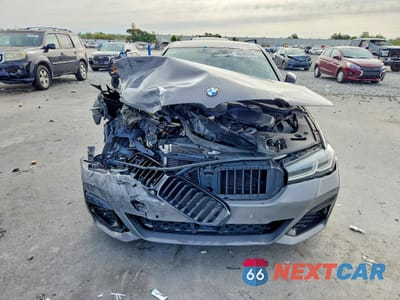 Piąte zdjęcie samochodu w środku: 2021 BMW M550XI VIN:WBA13BK01MCF22757 - miniatura