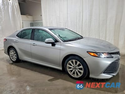 Czwarte zdjęcie samochodu z boku: 2018 TOYOTA CAMRY LE VIN:4T1B11HK7JU053284 - miniatura