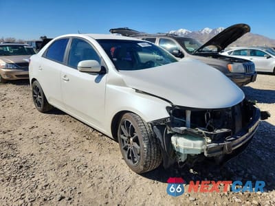 Czwarte zdjęcie samochodu z boku: 2013 KIA FORTE EX VIN:KNAFU4A27D5718298 - miniatura