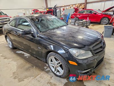 Czwarte zdjęcie samochodu z boku: 2012 MERCEDES-BENZ C 250 VIN:WDDGJ4HBXCF803690 - miniatura
