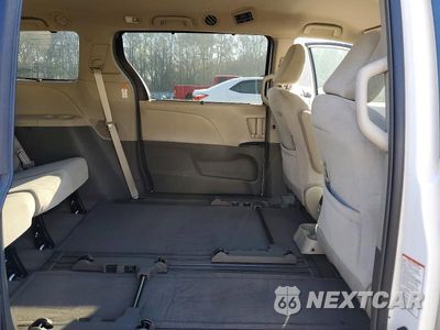 Zdjęcie 11 z 12 samochodu: 2015 TOYOTA SIENNA LE 8-PASSENGER VIN:5TDKK3DC4FS665501 - miniatura