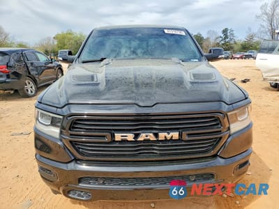 Piąte zdjęcie samochodu w środku: 2022 RAM 1500 LARAMIE VIN:1C6SRFJT0NN434527 - miniatura